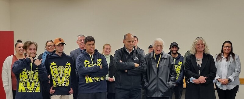 Group photo of tauira, staff, Minister Willie Jackson, Dr Liz Craig, and Te Puni Kōkiri colleagues.